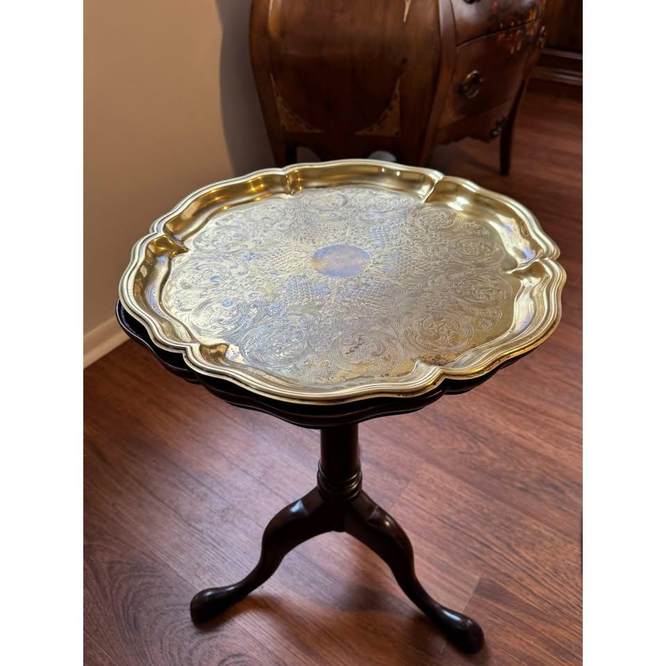 Hekman Scalloped Pie Crust Brass Tray Top Table