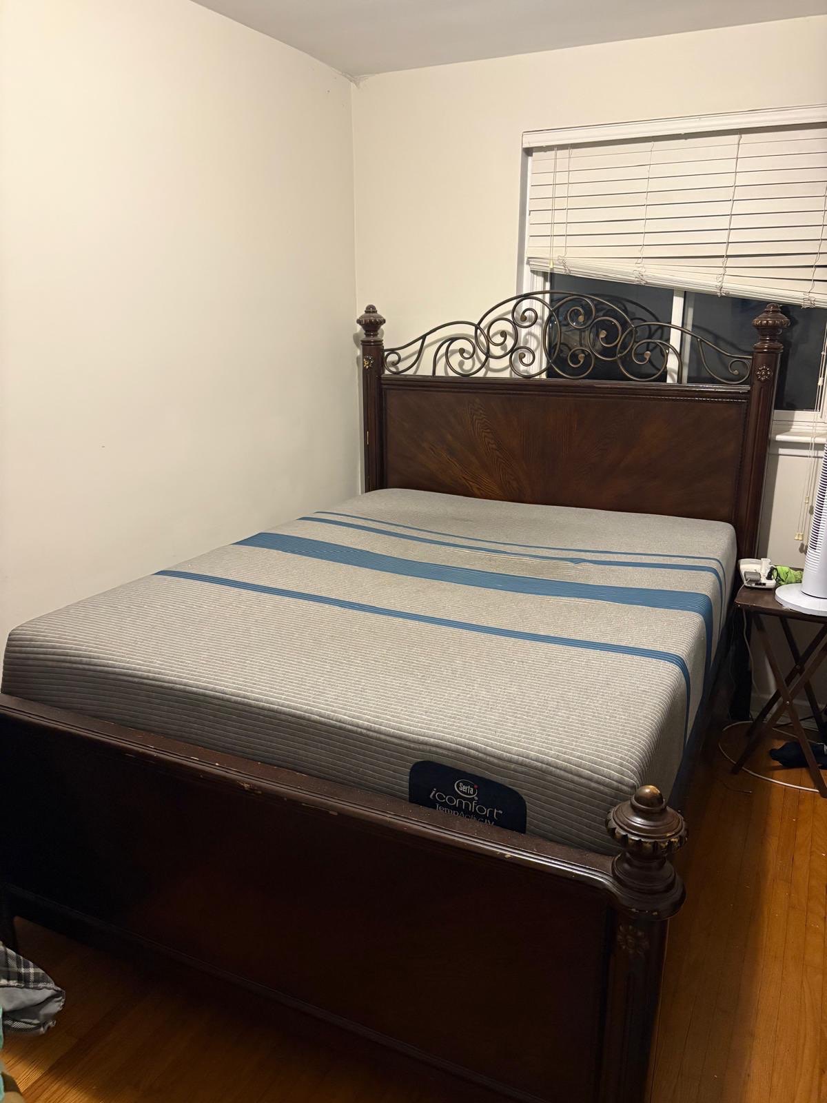 Beautiful 4-Piece Traditional Queen Bedroom Set