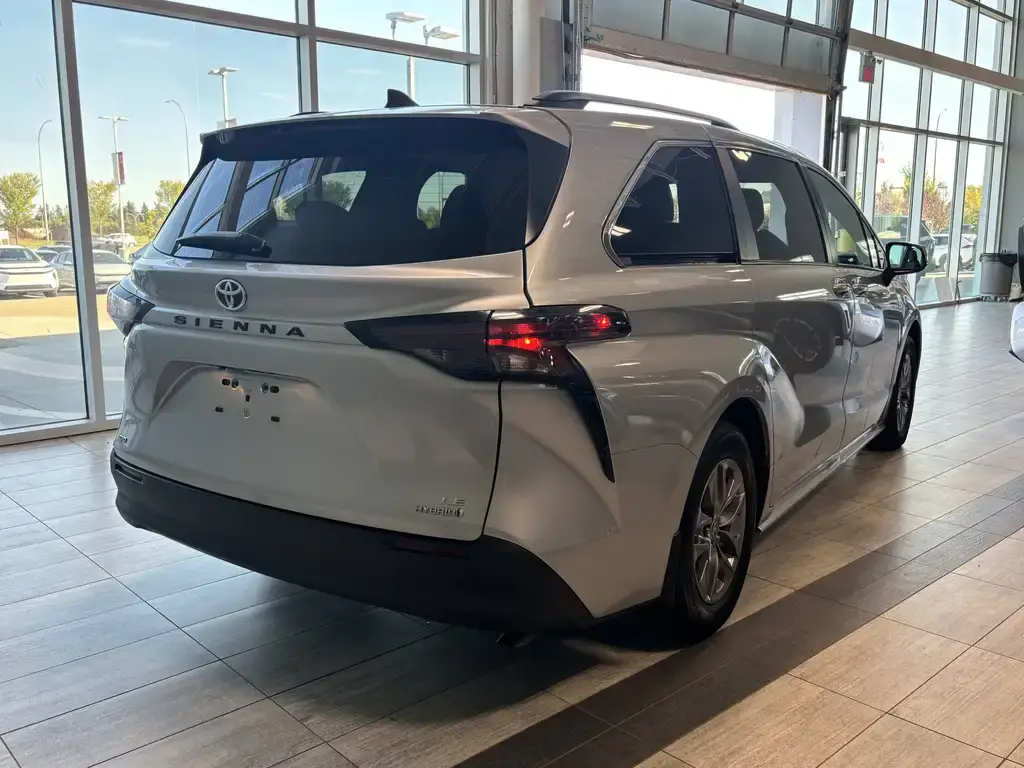 2024 Toyota Sienna - photo 5