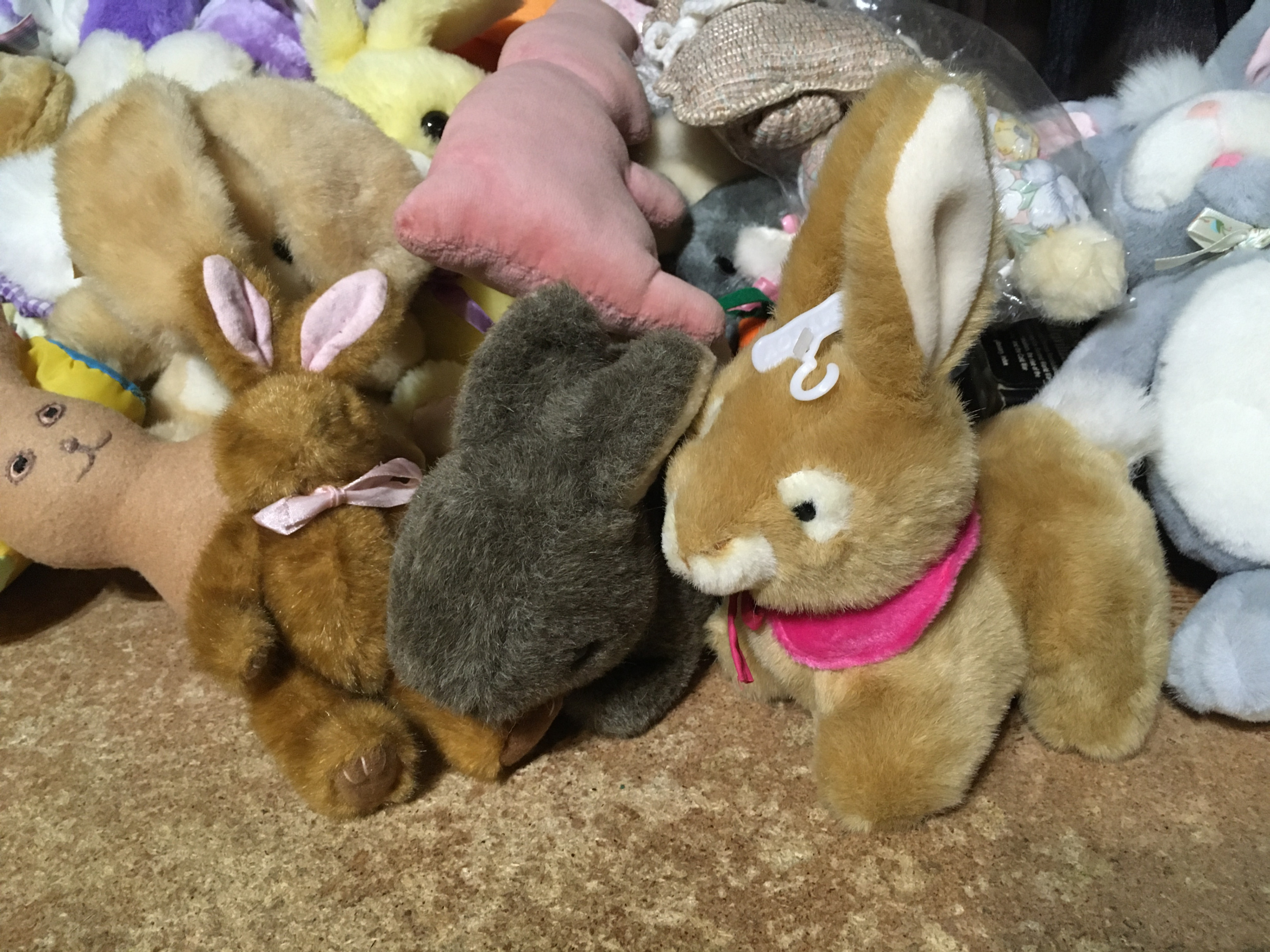 LOT OF 37 BUNNY RABBIT PLUSH BEANIE EASTER RUSS BERRIE APPLAUSE - photo 5
