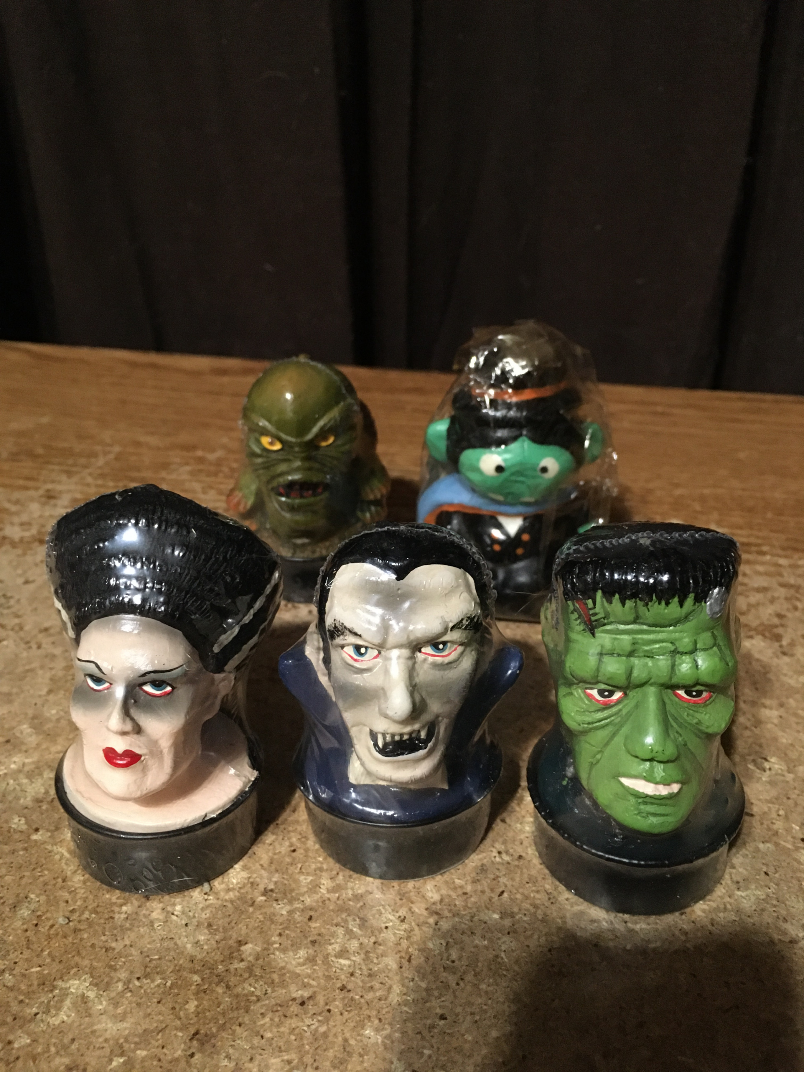 UNIVERSAL STUDIOS MONSTERS SET OF 4 CANDLES DRACULA FRANKENSTEIN - photo 2