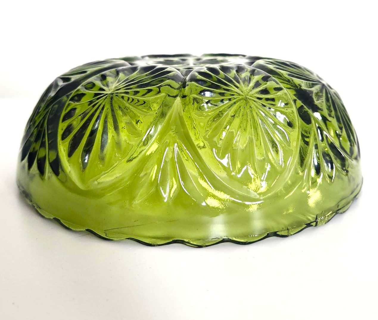 Vintage Anchor Hocking Starburst Medallion Avocado Glass 8" Bowl - photo 3