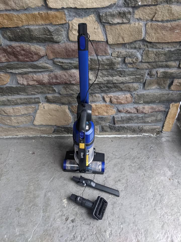Cordless vacuum, SHARK Pet Pro Cordless Stick Vacuum