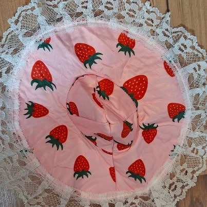 strawberry-printed porch goose hat