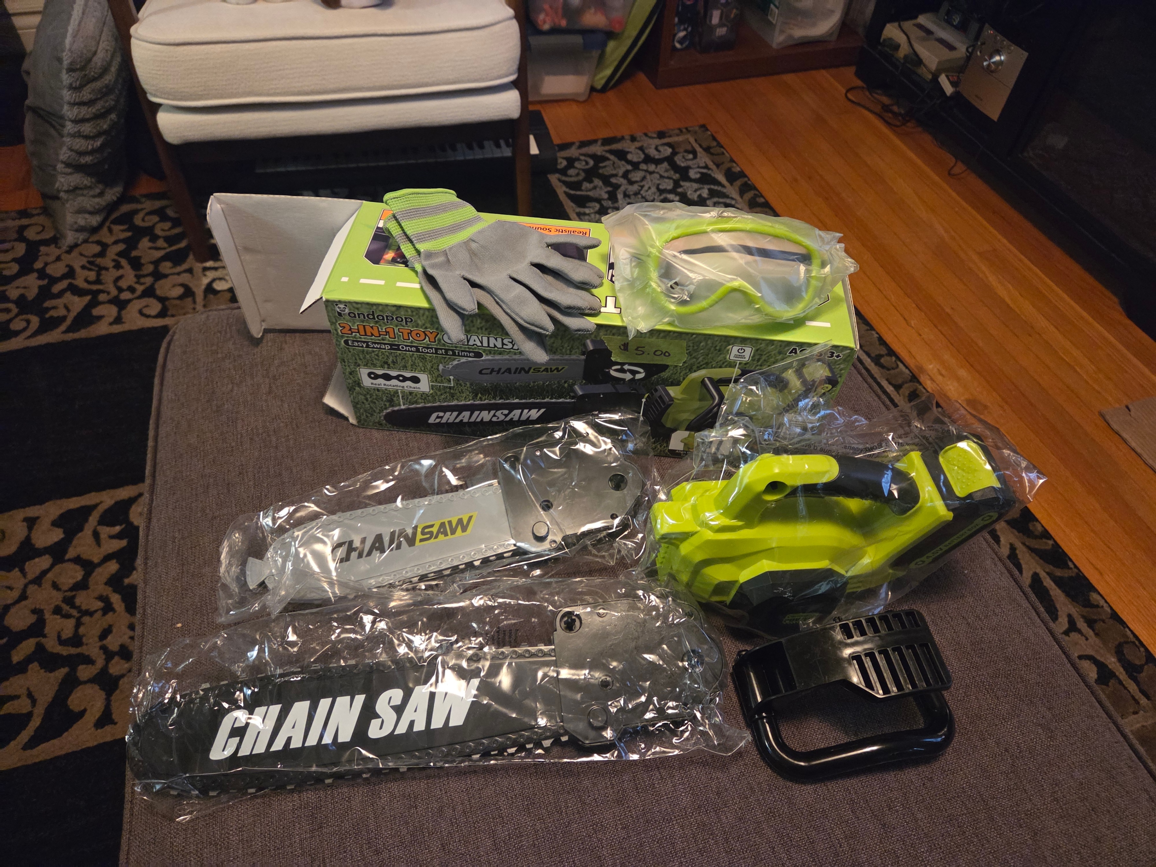 2-in-1 Toy Chainsaw - photo 2