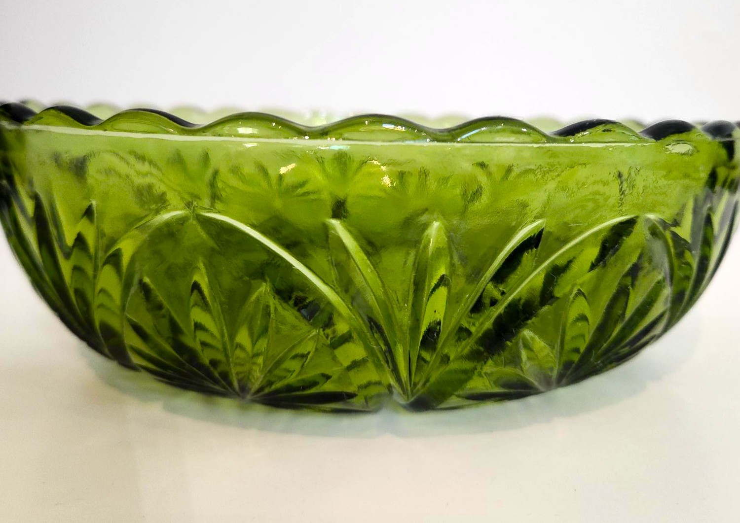 Vintage Anchor Hocking Starburst Medallion Avocado Glass 8" Bowl - photo 3