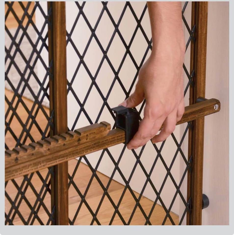 26-42 inches Evenflo Position & Lock Adjustable Wood Baby Gate - photo 4