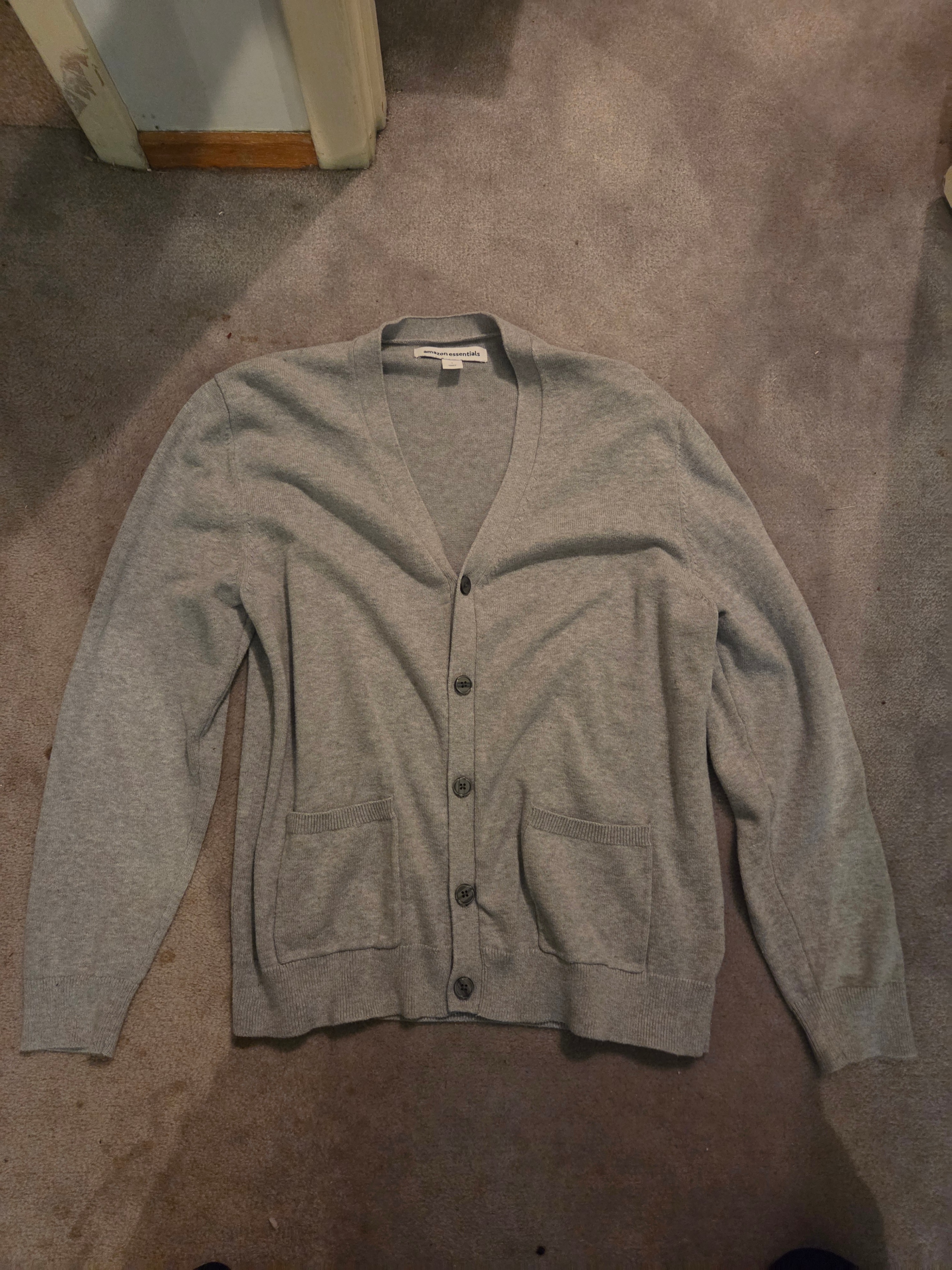 Amazon Essentials Men's V-Neck Cardigan Sweater, Gray (Large)