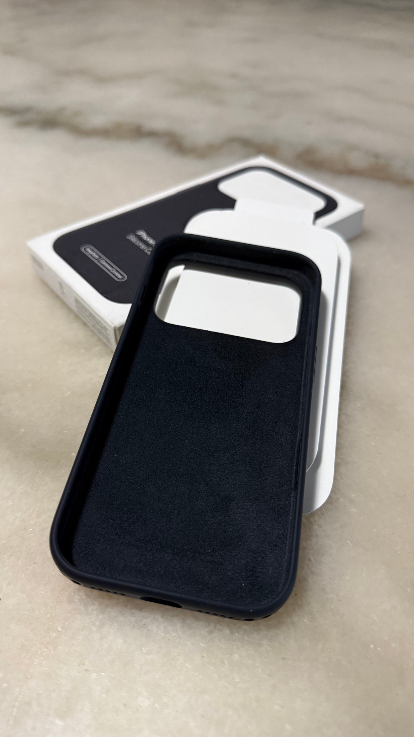 NEW Apple Silicone Case with MagSafe for iPhone 17 Pro - photo 3
