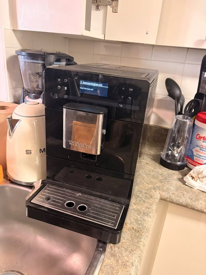 Miele CM 5310 Silence Coffee Machine | PRICED TO MOVE