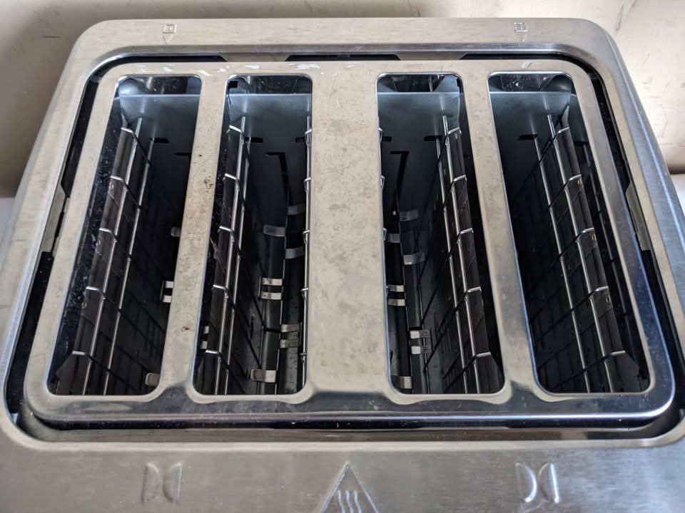 Cuisinart 4-Slice Touchscreen Toaster - photo 2