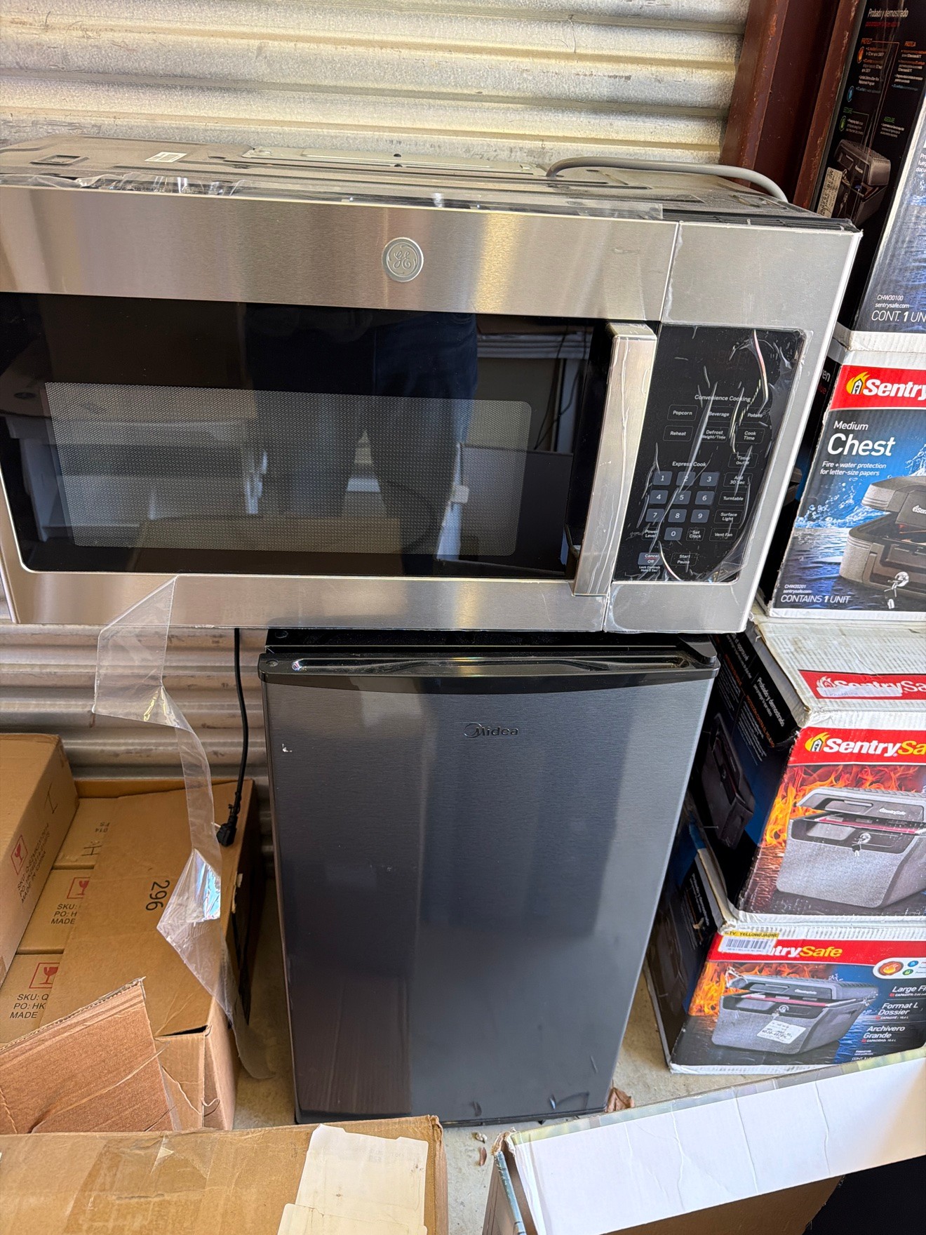 GE JVM3160RF9SS 1.6 cu ft Over-Range Microwave SS — New