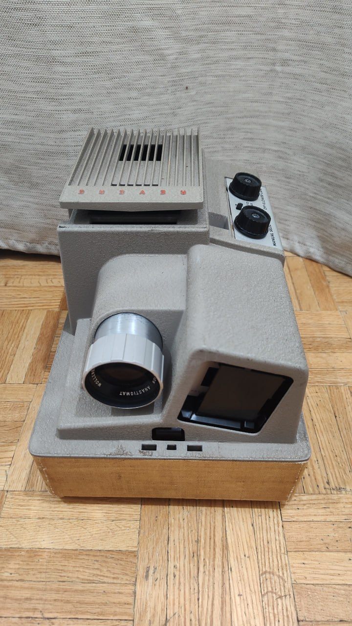 Vintage Revere 553 Slide Projector (No Power Cord) - photo 3