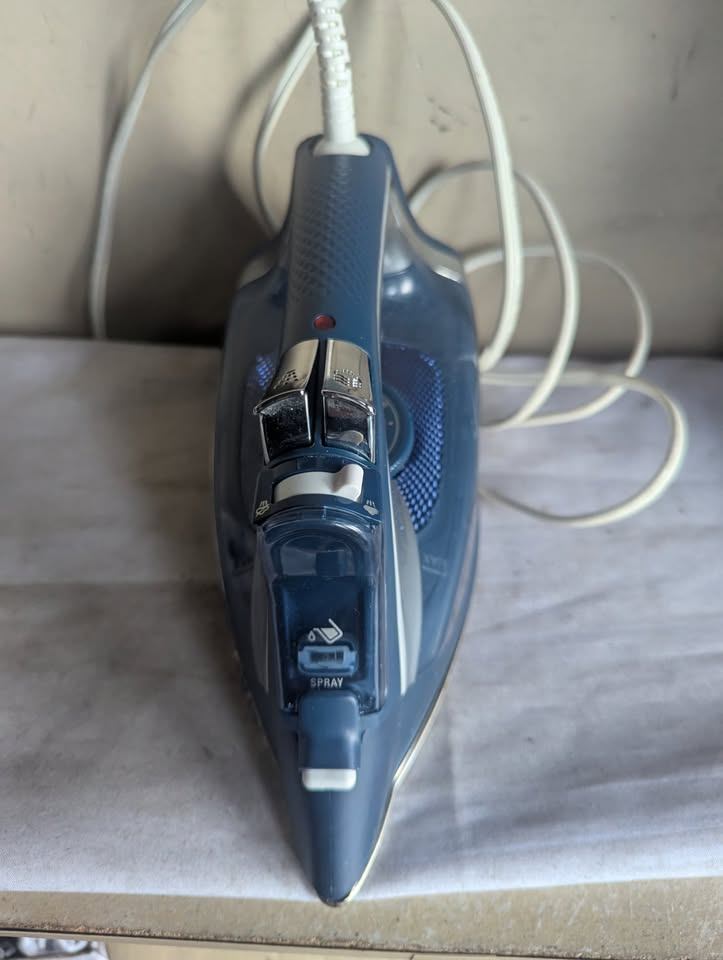Rowenta 1725W Compact Steam Iron with Stainless Steel Soleplate - photo 2