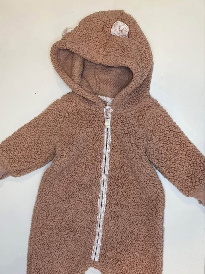 Carters girls winter onesie 3-6M
