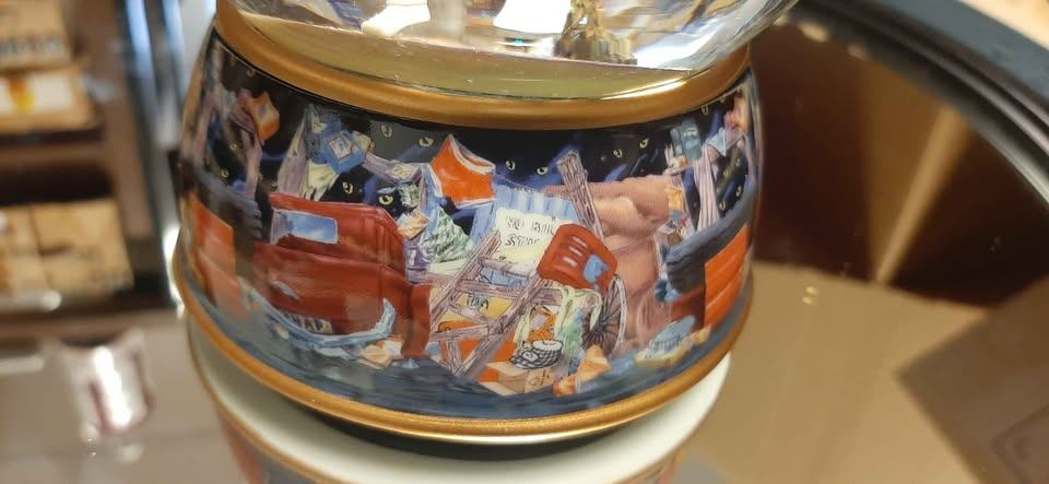 1981 CATS Broadway snow globe music box - photo 5