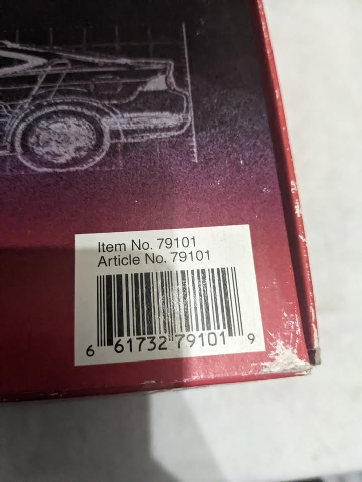 Road & Track Chrysler PT Cruiser 4 Door 1/18 Box Red Tan Maisto - photo 5