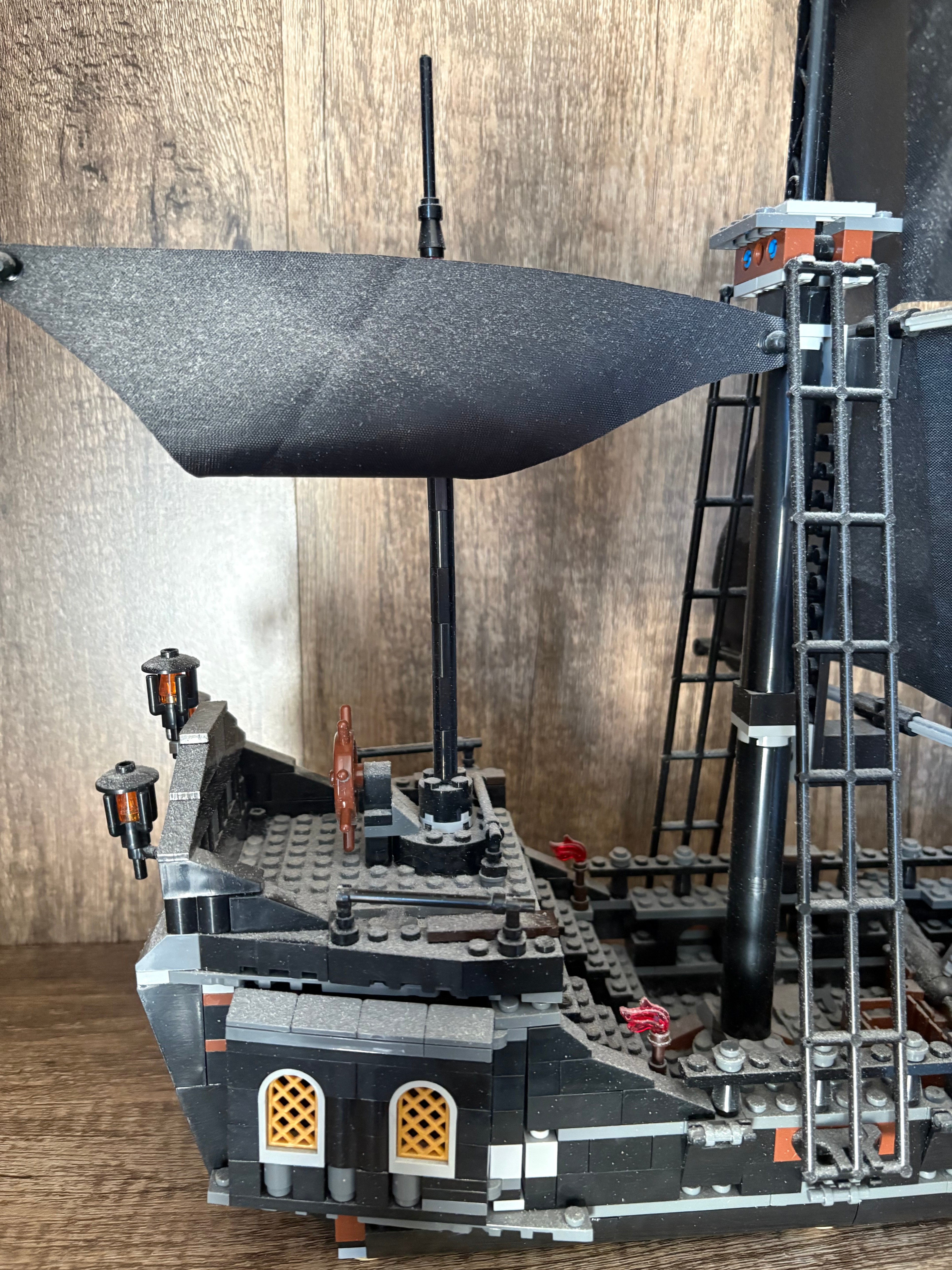 LEGO Pirates of the Caribbean Black Pearl Set - photo 3