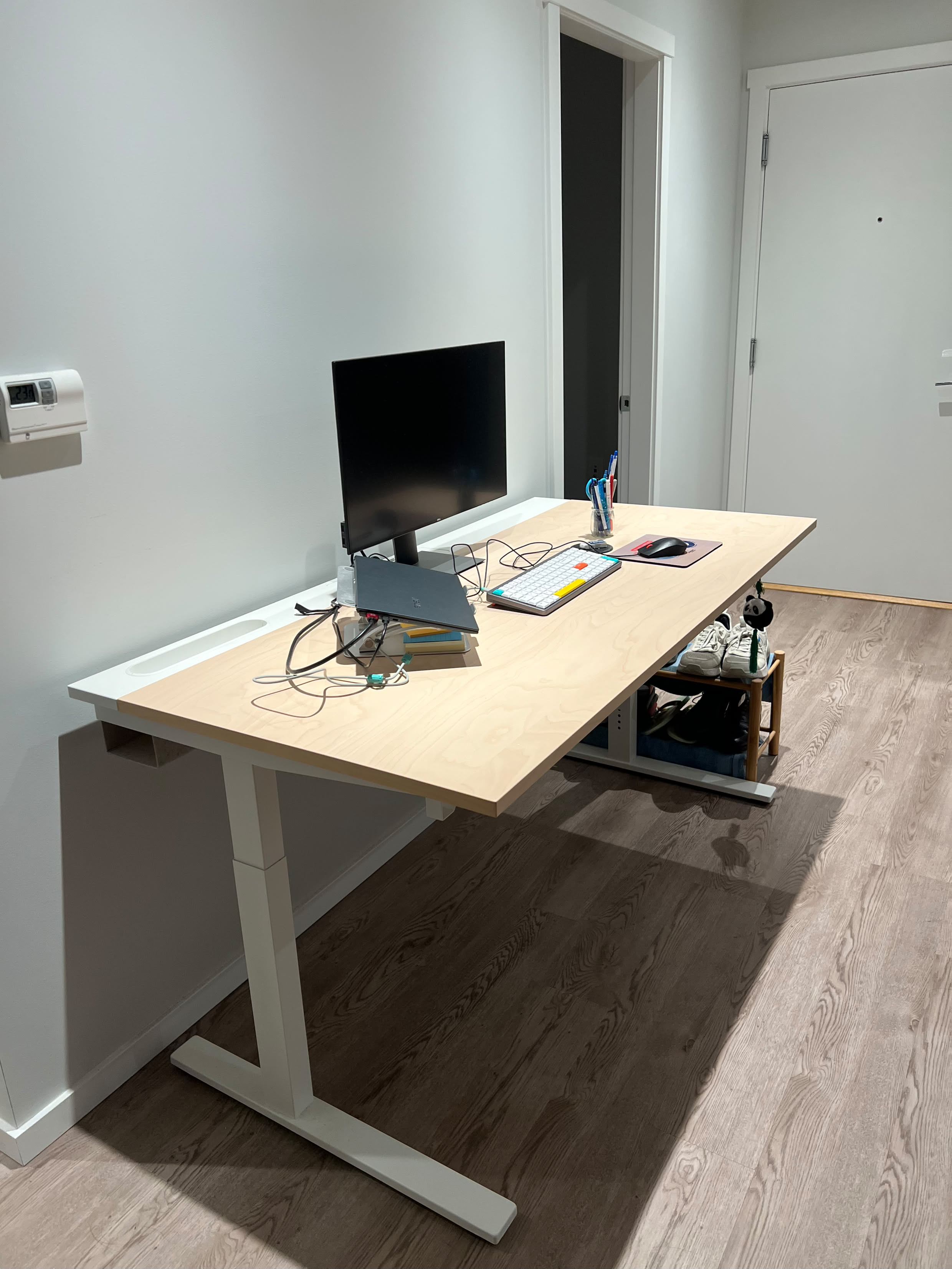 IKEA Mittzon Desk - photo 3