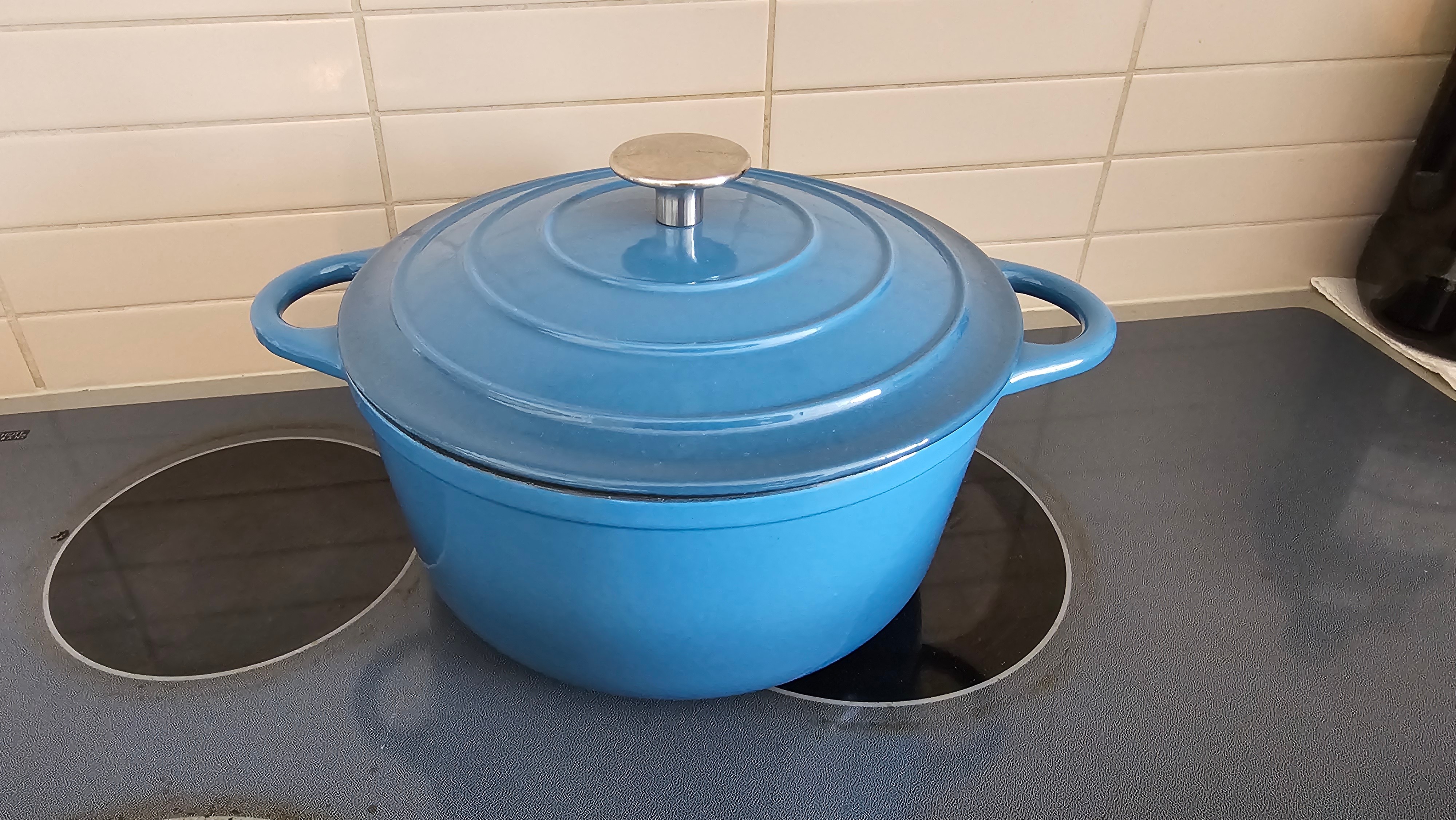Enameled Cast Iron Dutch Oven – Dark Blue
