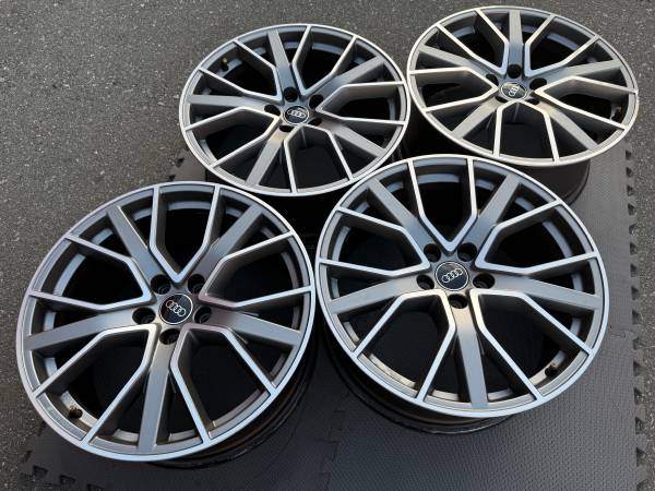 STUNNING - Set of Genuine OEM Audi A4 S4 19x8.5" ET40 rims - photo 5