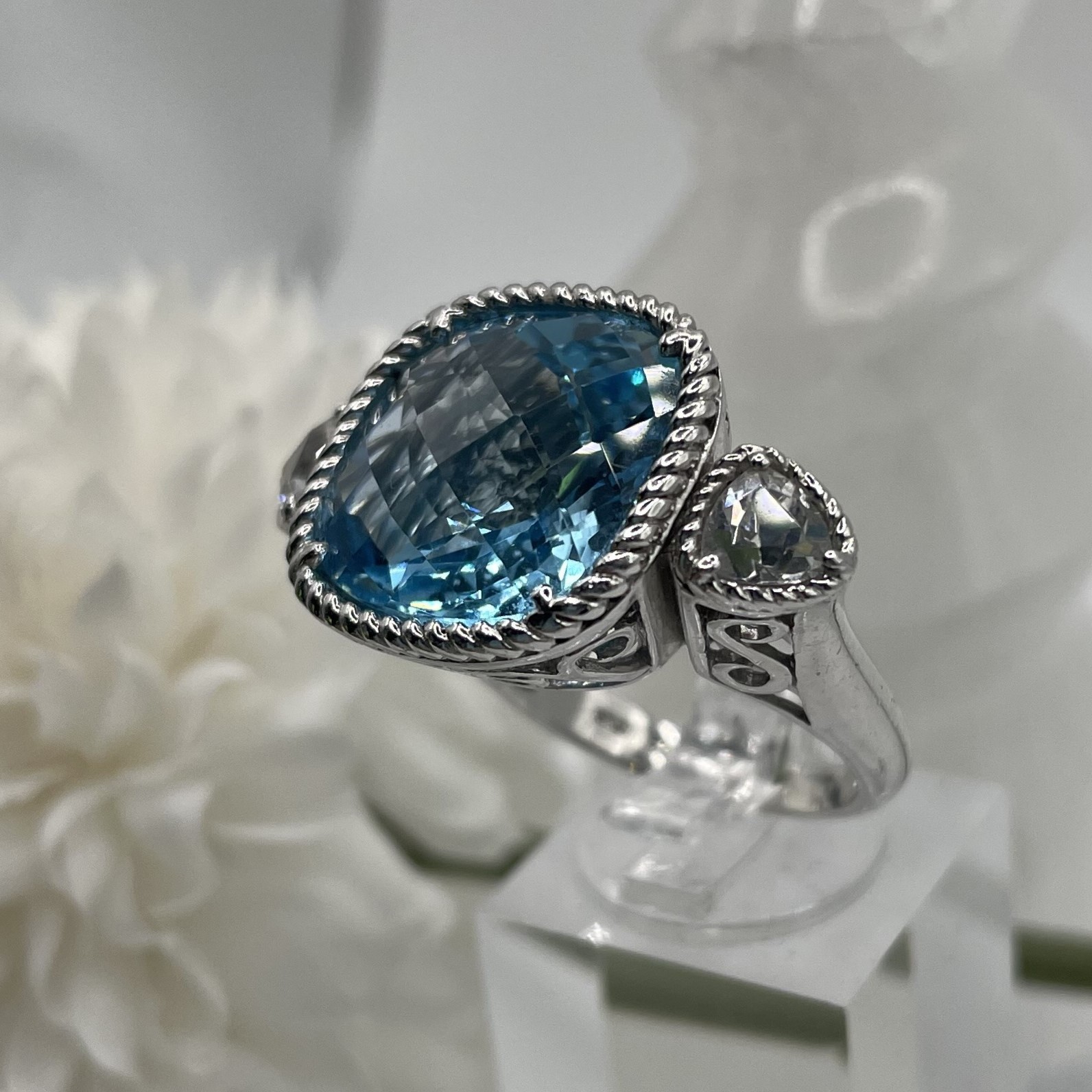 David Yurman Inspired Blue & White Topaz Cocktail Ring (Size 9) - photo 3