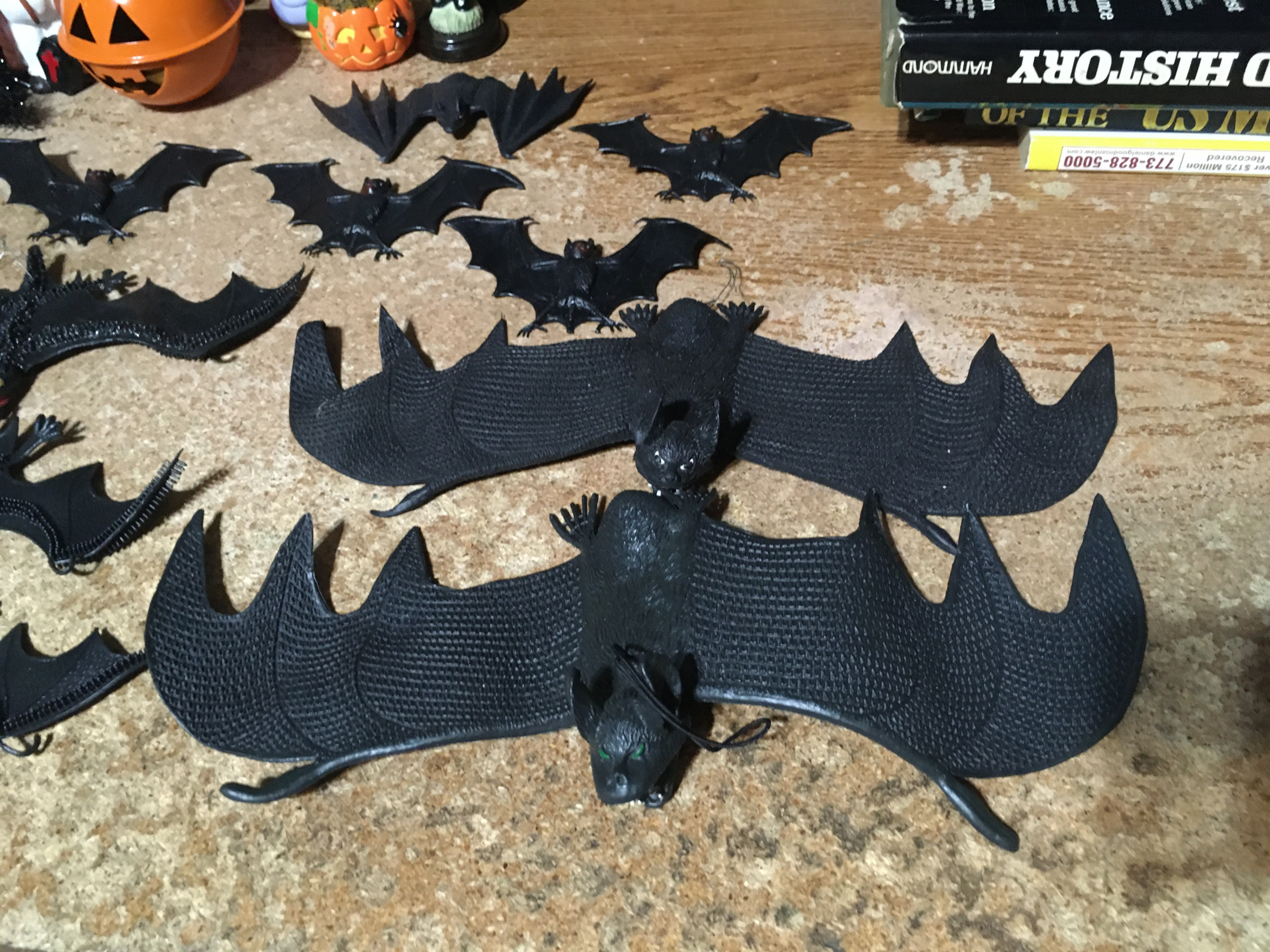 HALLOWEEN DECORATION LOT RUBBER BATS WINDOW CLINGS SPIDER WEB - photo 3