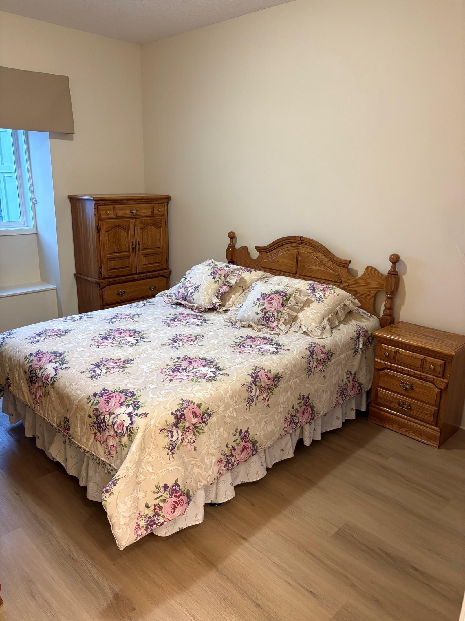 BEDROOM SUITE (8 Pieces)