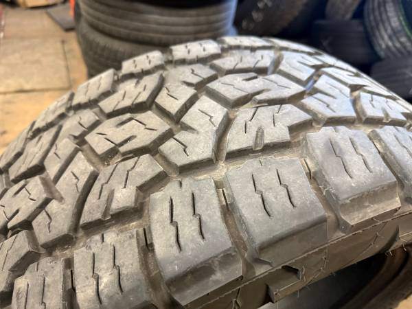 1 X single 305/55/20 LT 125/122Q Toyo Open country AT III Load F - photo 4