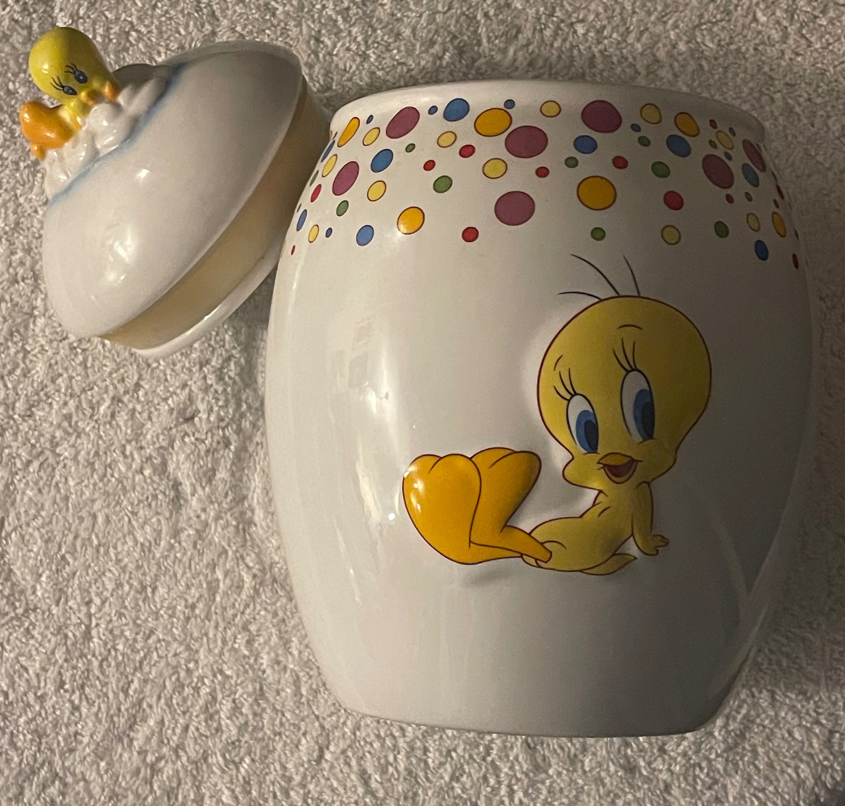 2007 Warner Bros Tweety Bird 3D Embossed Ceramic Cookie Jar - photo 2