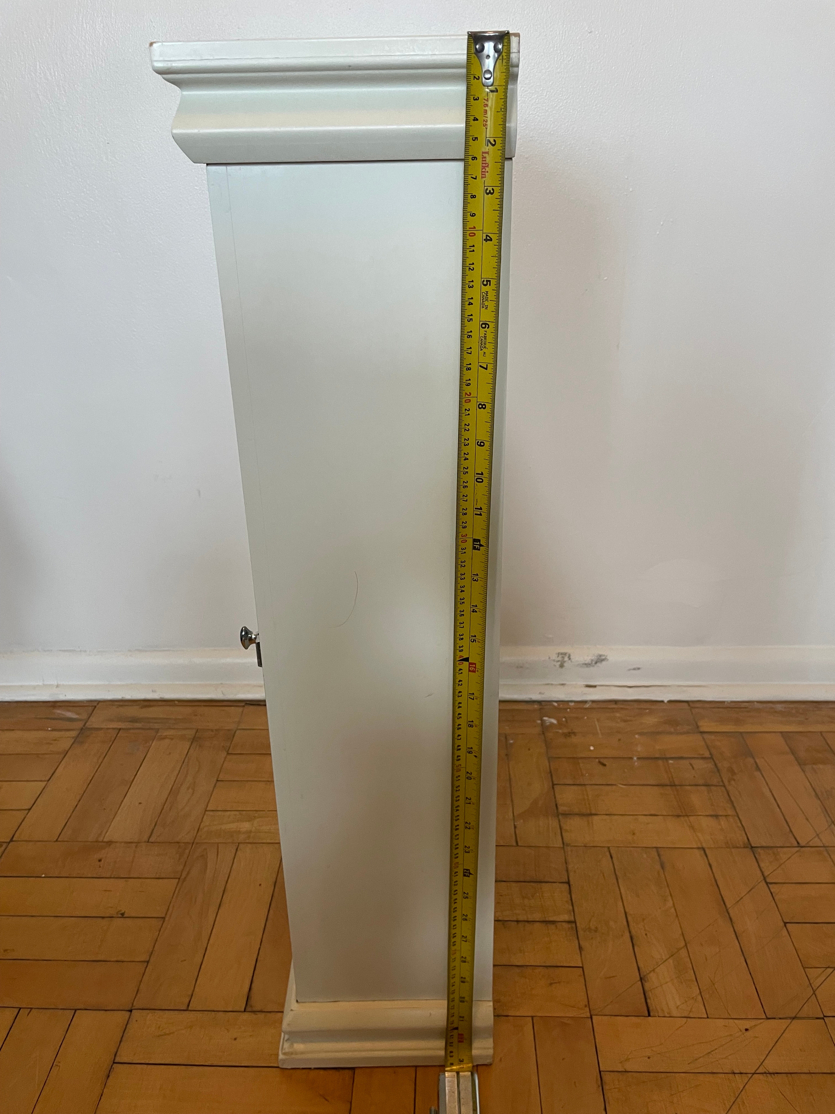 Lovely Small Ivory Cabinet $30 - photo 5