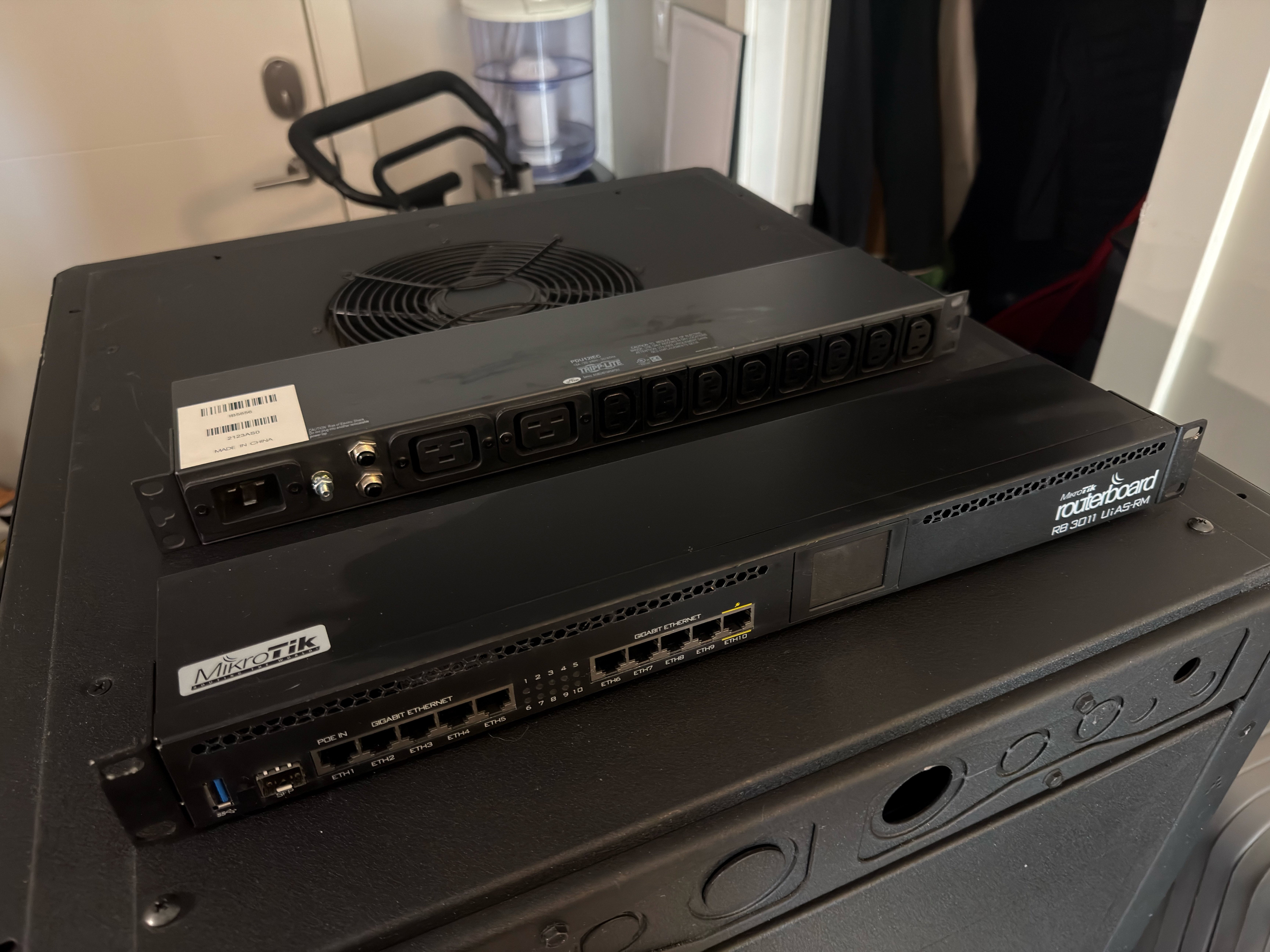 Middle Atlantic 24U rack + fan top, PDU & MikroTik router - photo 4