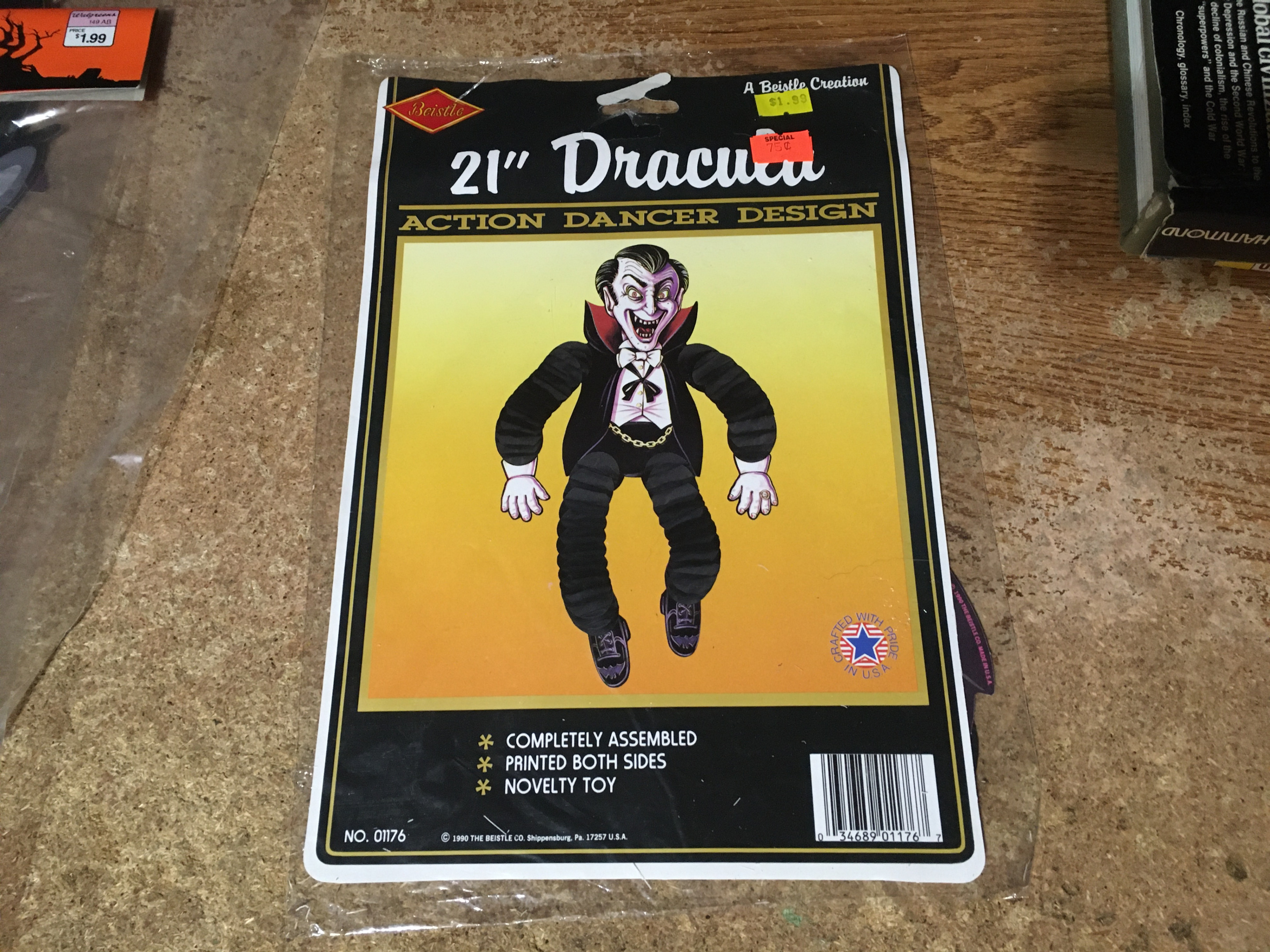 LOT OF 6 CUTOUT WINDOW FIGURES DRACULA VAMPIRE BEISTLE EUREKA 36 - photo 2