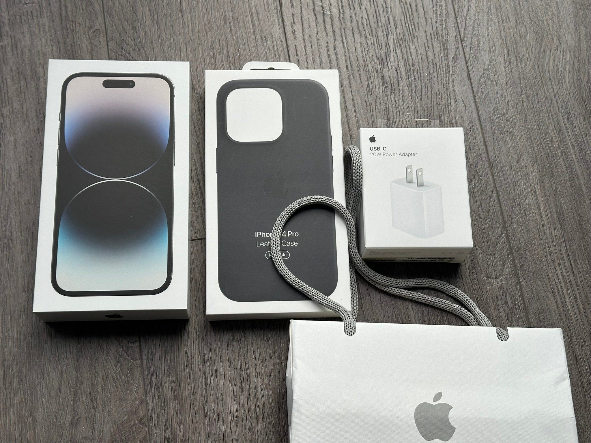 iPhone 14 Pro 128GB, Perfect cosmetically, Case + Charger - photo 2