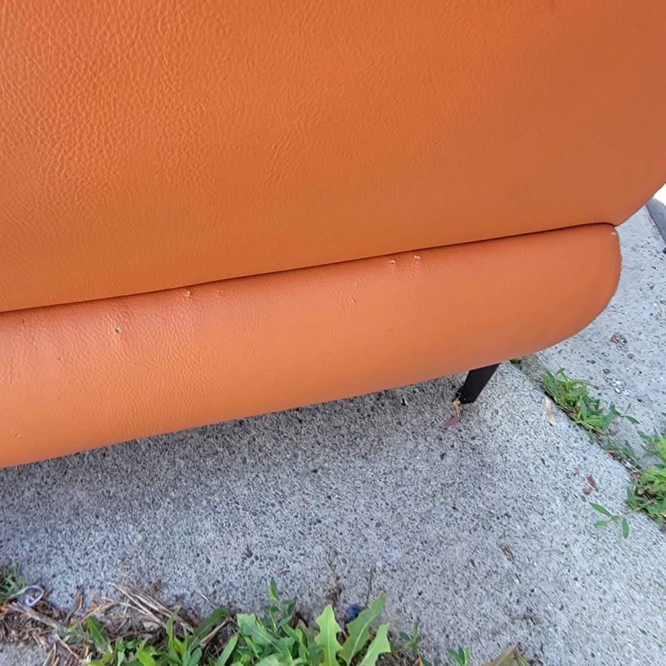Orange vinyl single sofa, cat claw punctures - photo 4