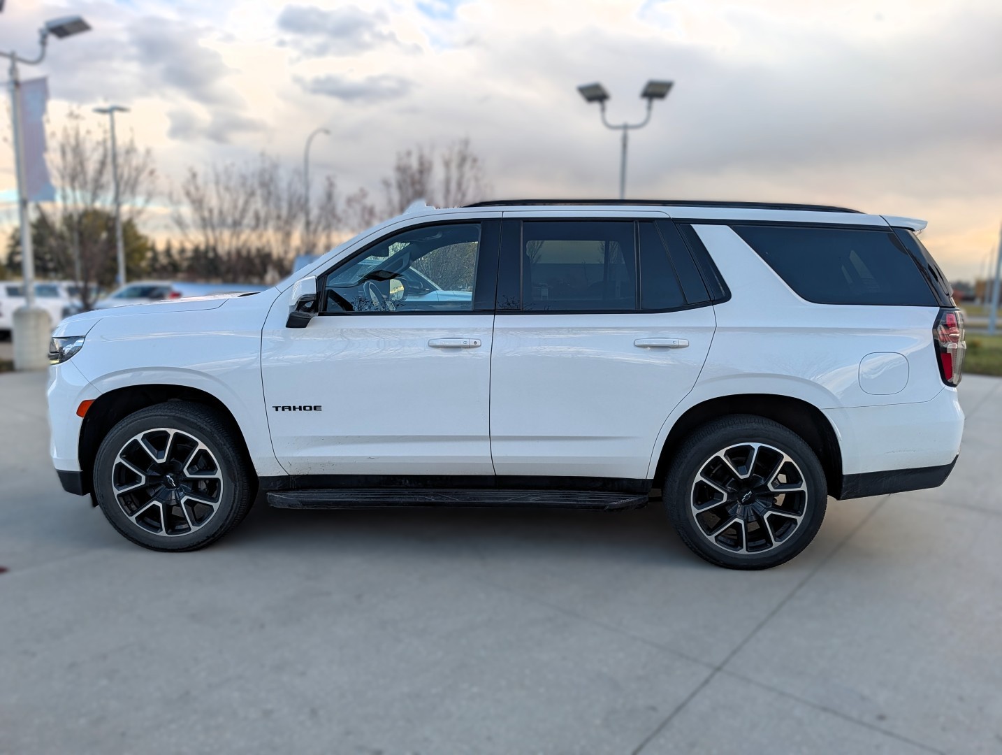2022 Chevrolet Tahoe RST - photo 2