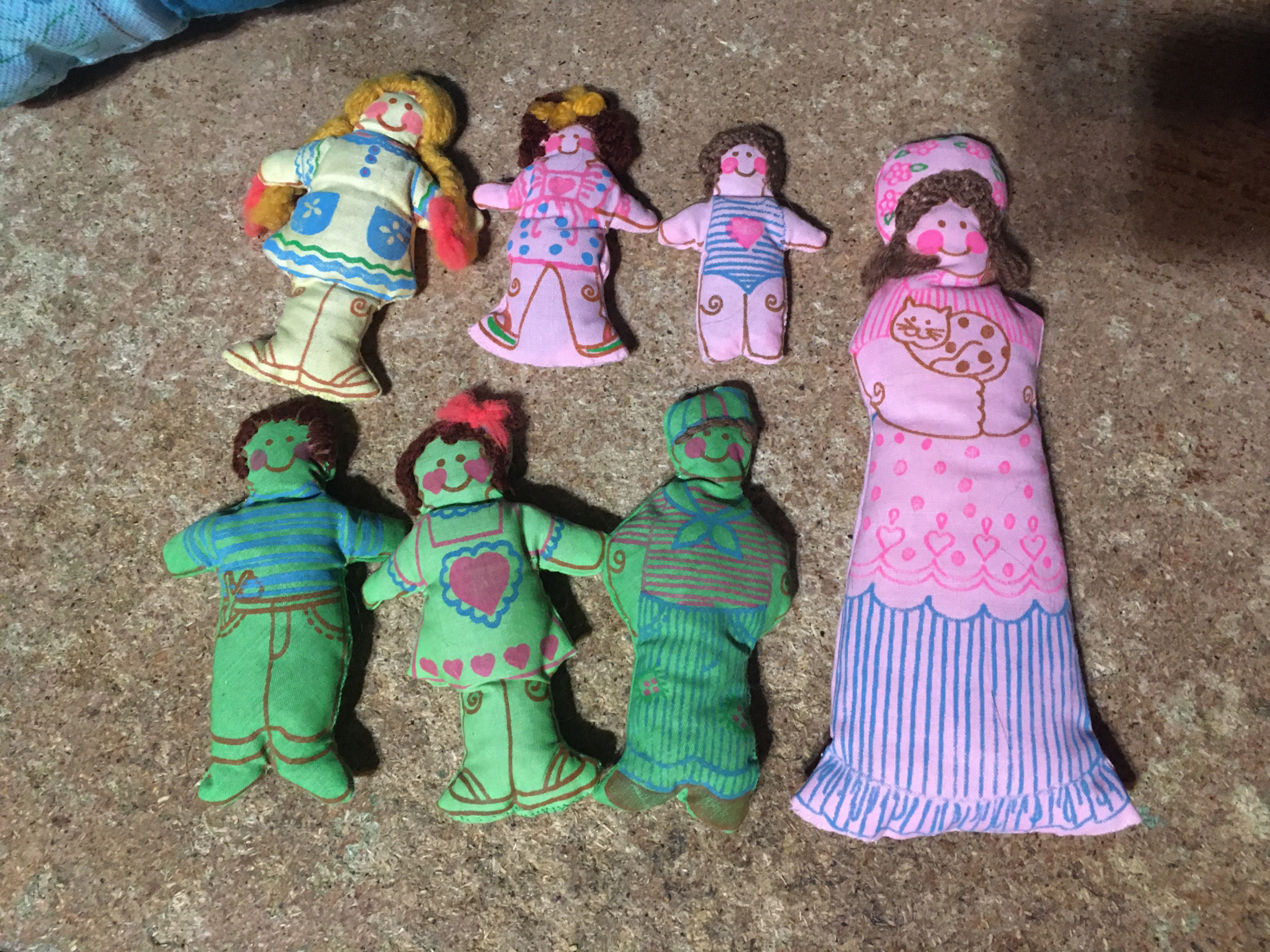 THE OLD WOMEN WHO LIVED IN A SHOE NURSERY RHYME PLUSH TOY W KIDS - photo 2
