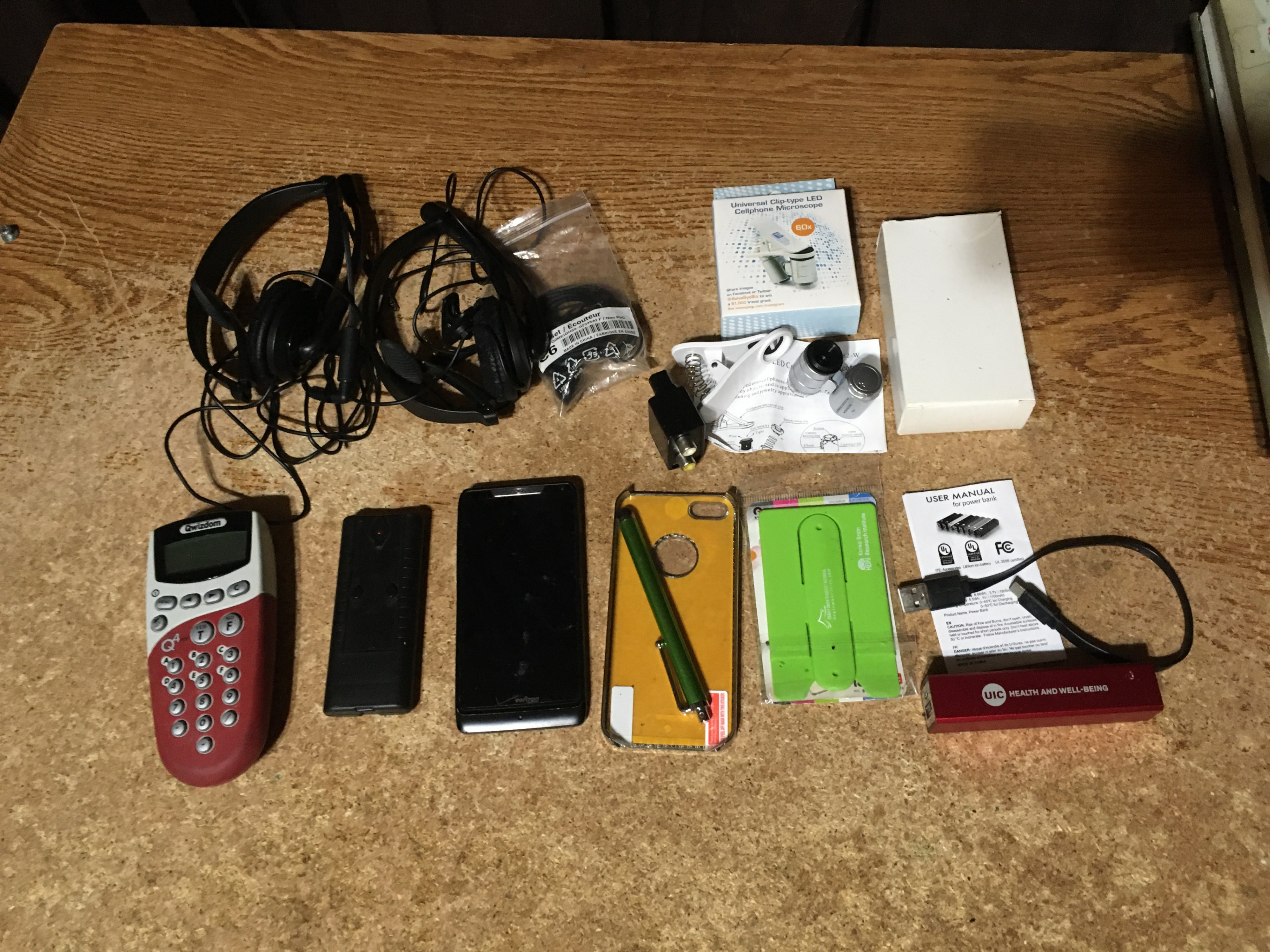 LOT OF ELECTRONICS MOTOROLA DROID RAZR M 8GB XT907 PATTERY PACK