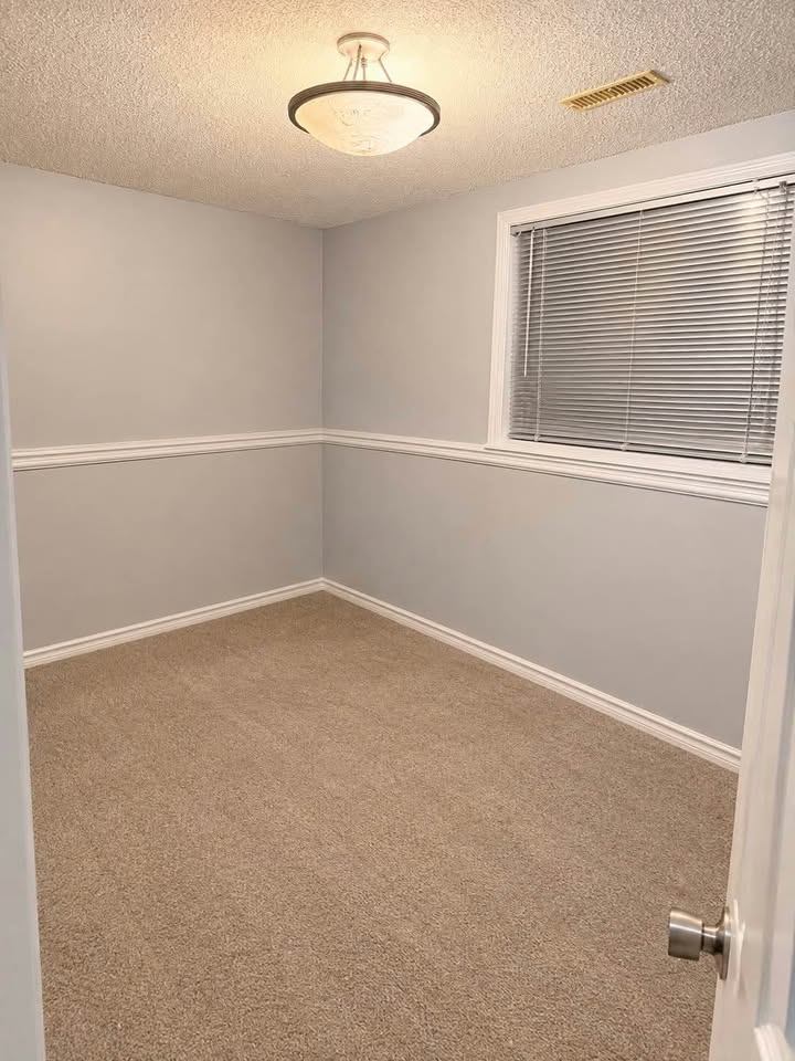 Basement (Legal) for rent at Saddleridge near Saddletowne circle - photo 5