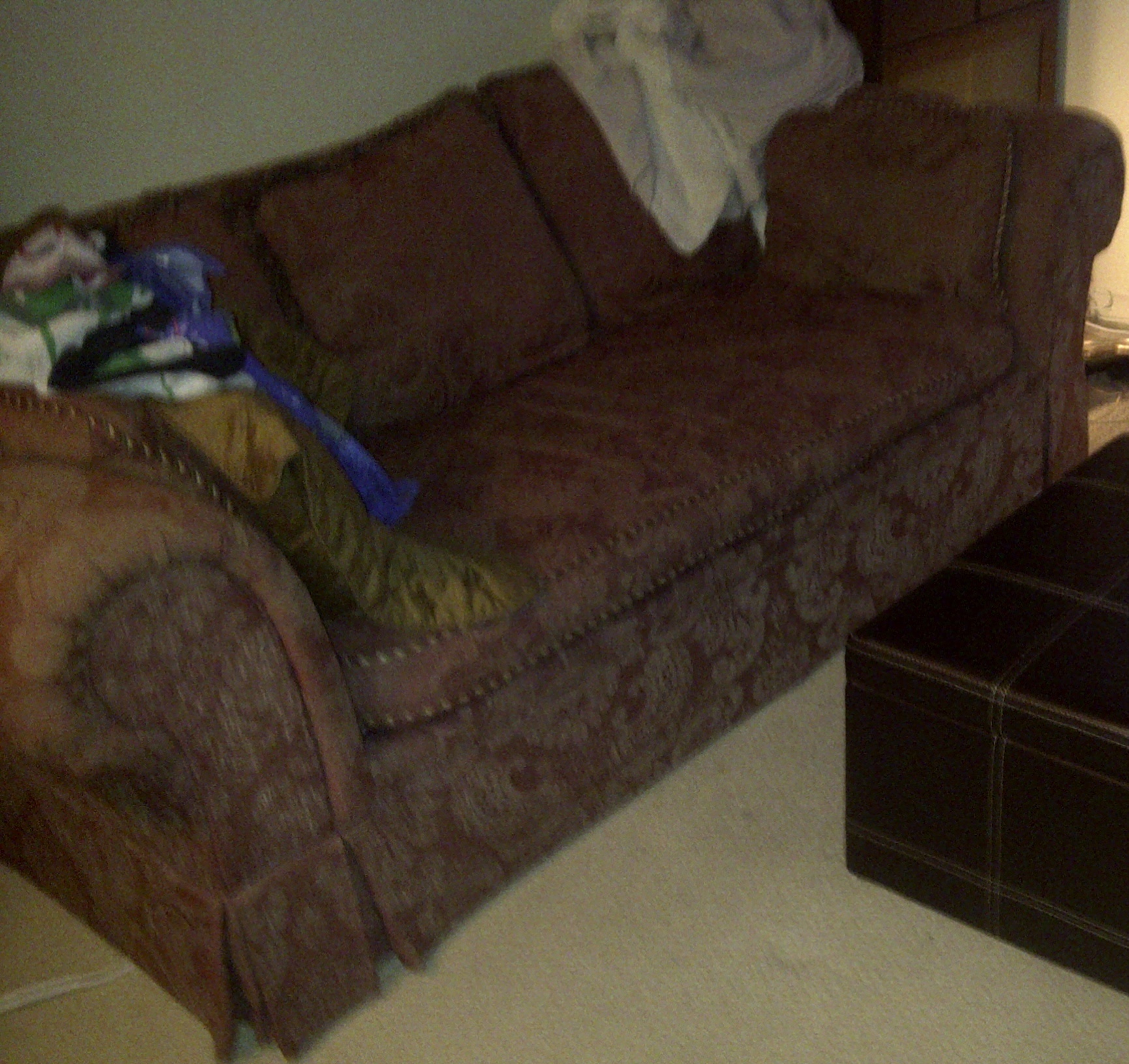 Classic Burgundy Patterned Sofa - photo 2