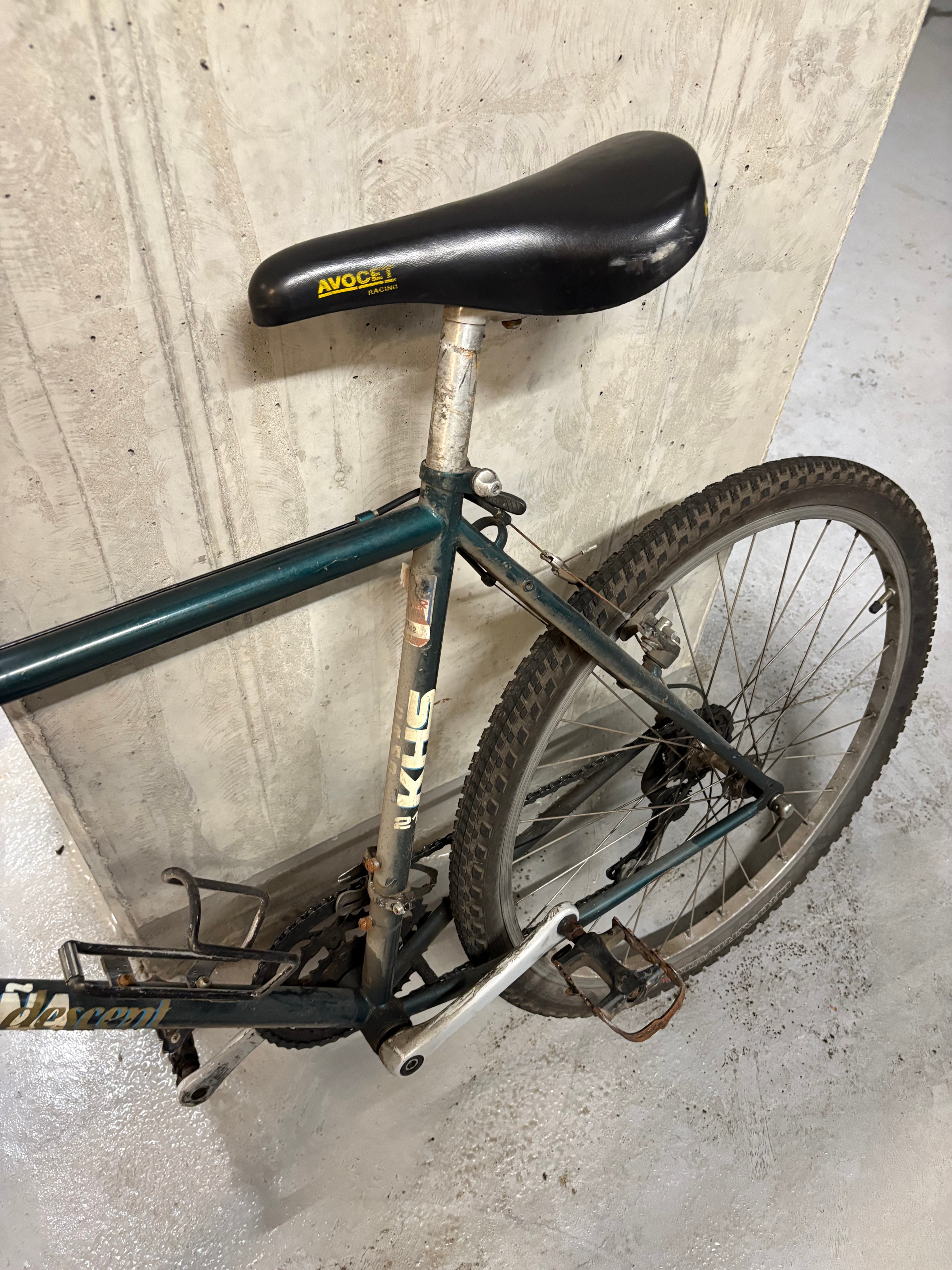 KHS Montana Descent Mountain Bike – Shimano Deore LX + Lock - photo 4