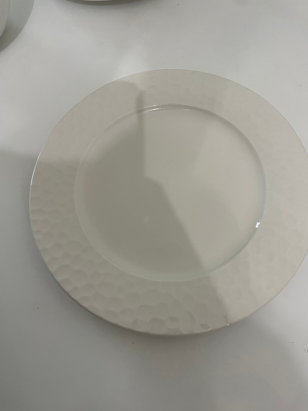 43-piece dinnerware lot, white and gold-rim china - photo 3