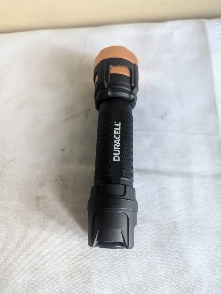 duracell flashing light, pocket size, with 4x AAA batteries