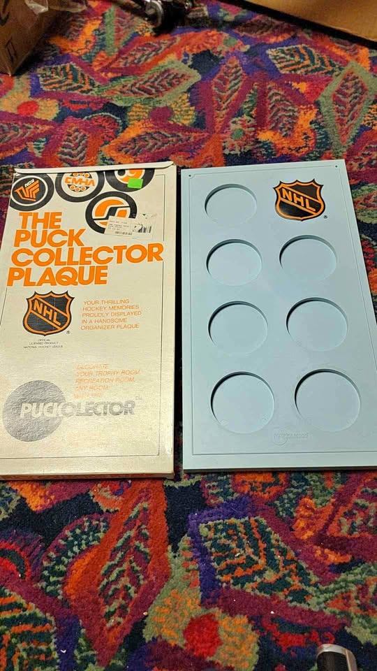 Vintage the Puck collector plaque plastic display for 7 pucks