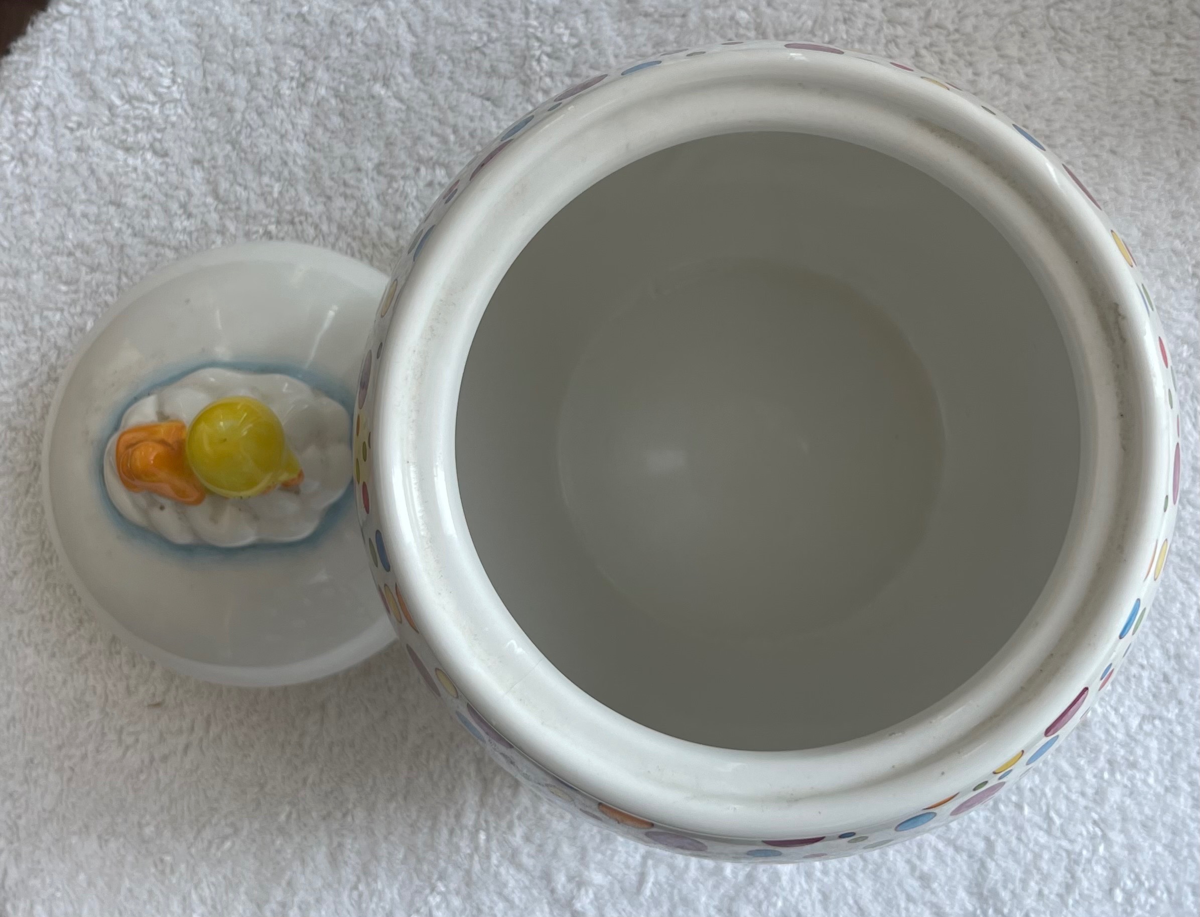 2007 Warner Bros Tweety Bird 3D Embossed Ceramic Cookie Jar - photo 3
