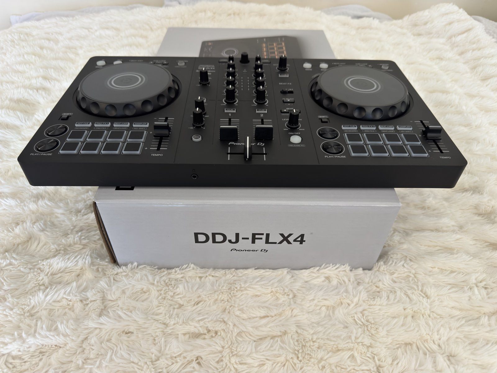Pioneer DJ DDJ-FLX4 DJ Controller - Brand New with Headphones - photo 4