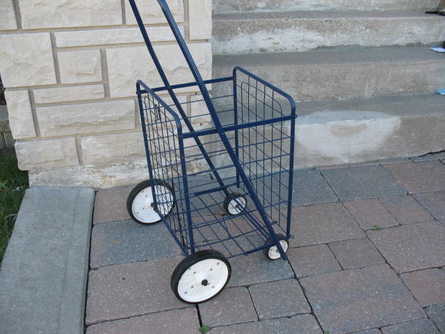 Shopping Cart with 4 Wheels - photo 2