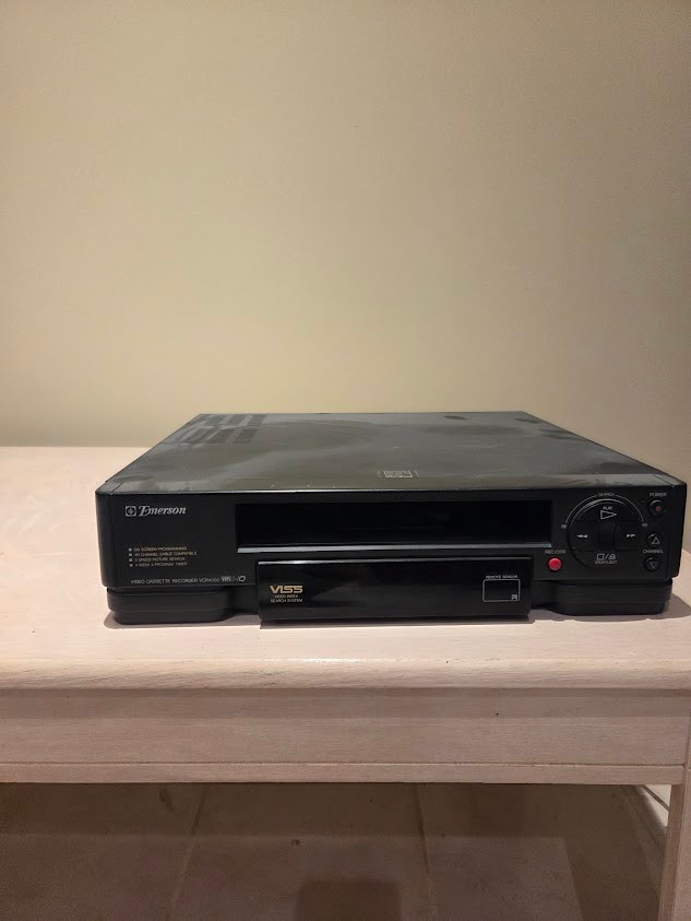 Emerson 4-Head VHS VCR Player / Recorder (Model VCR4000)
