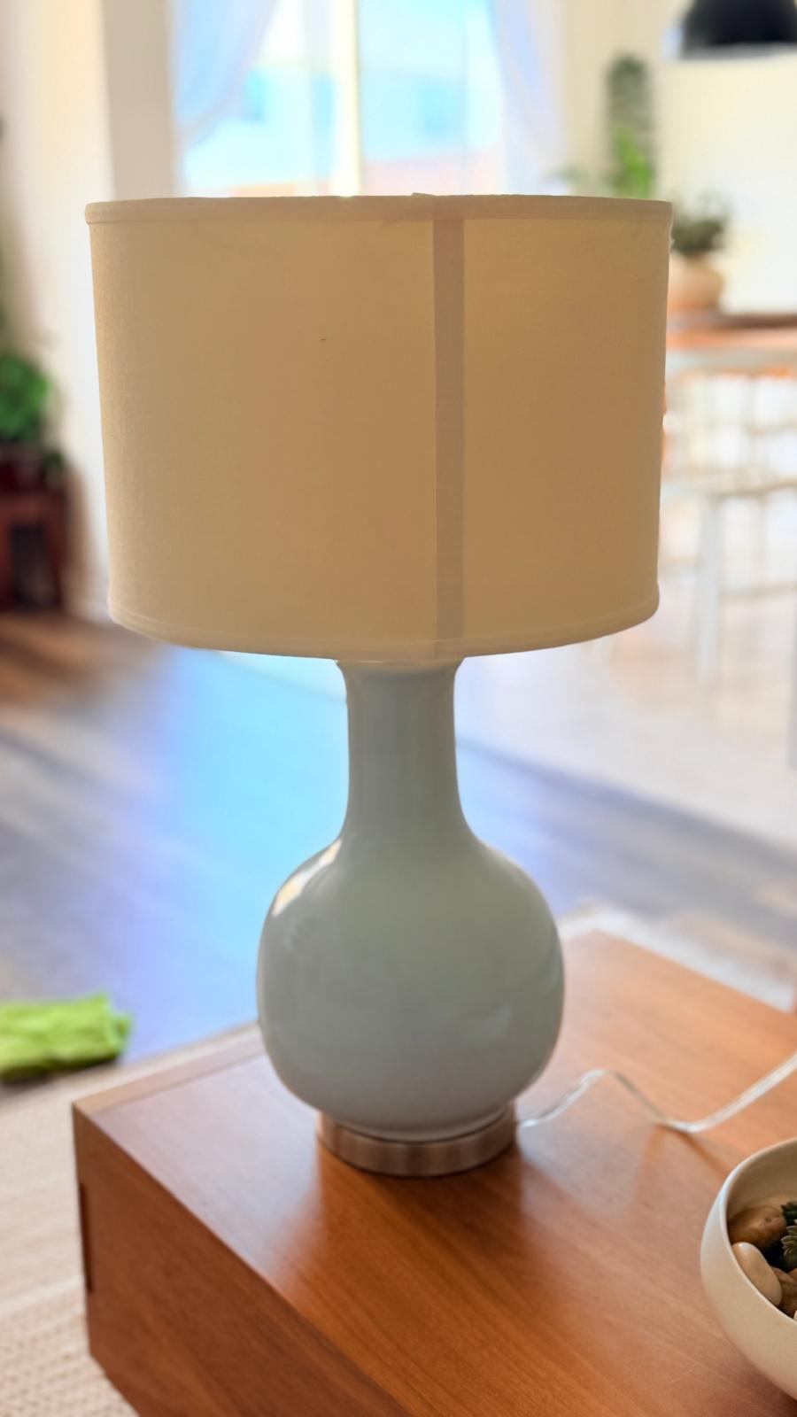 Elegant Ceramic Table Lamp with Cream Shade - photo 2