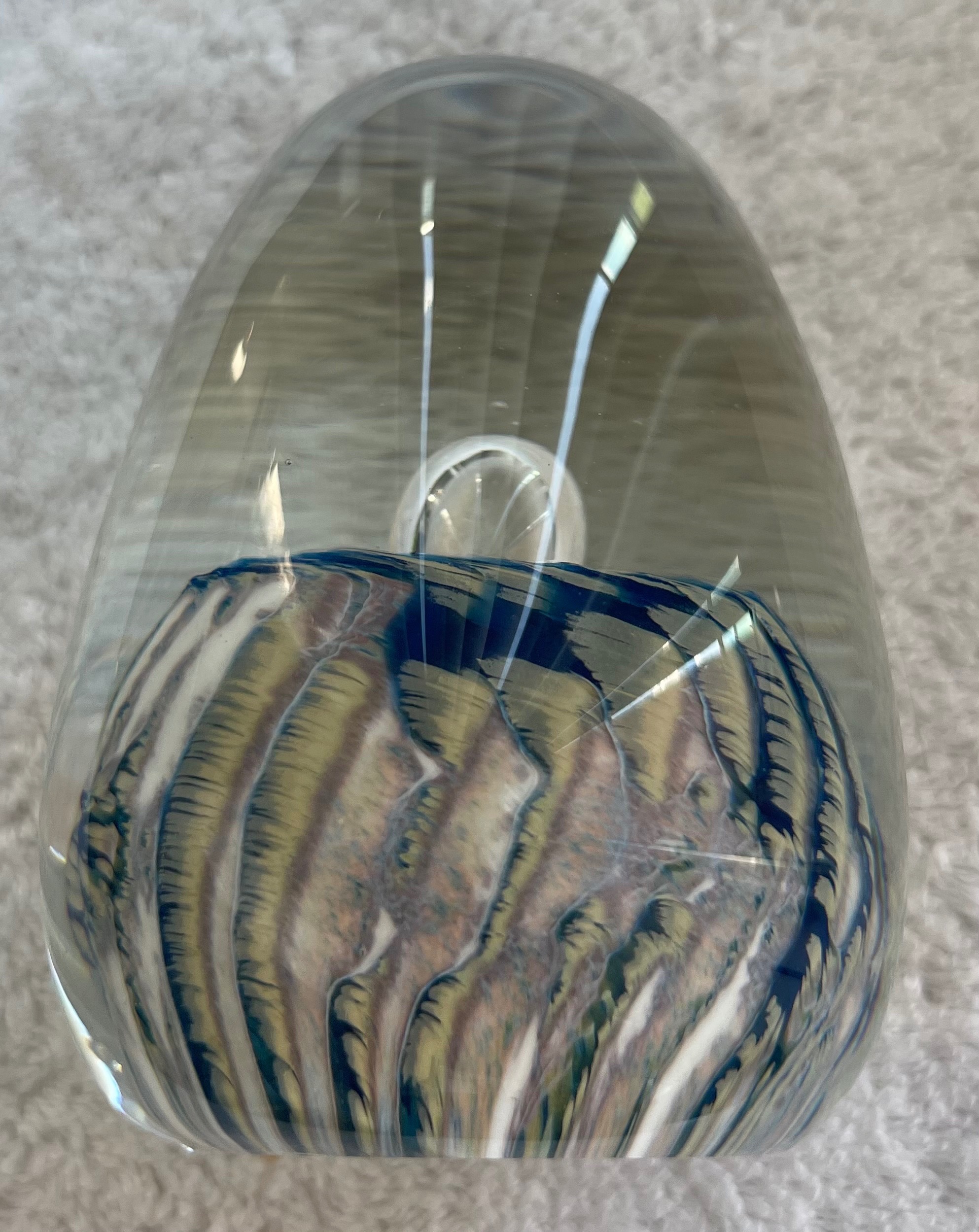 Signed Alexi Hunter Handblown Studio Glass Paperweight (2004) - photo 2